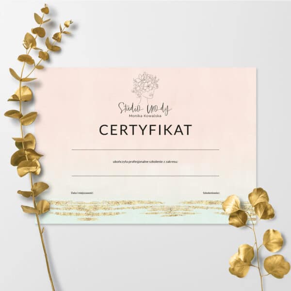 certyfikaty na szkolenia kobieta z kwiatami we włosach