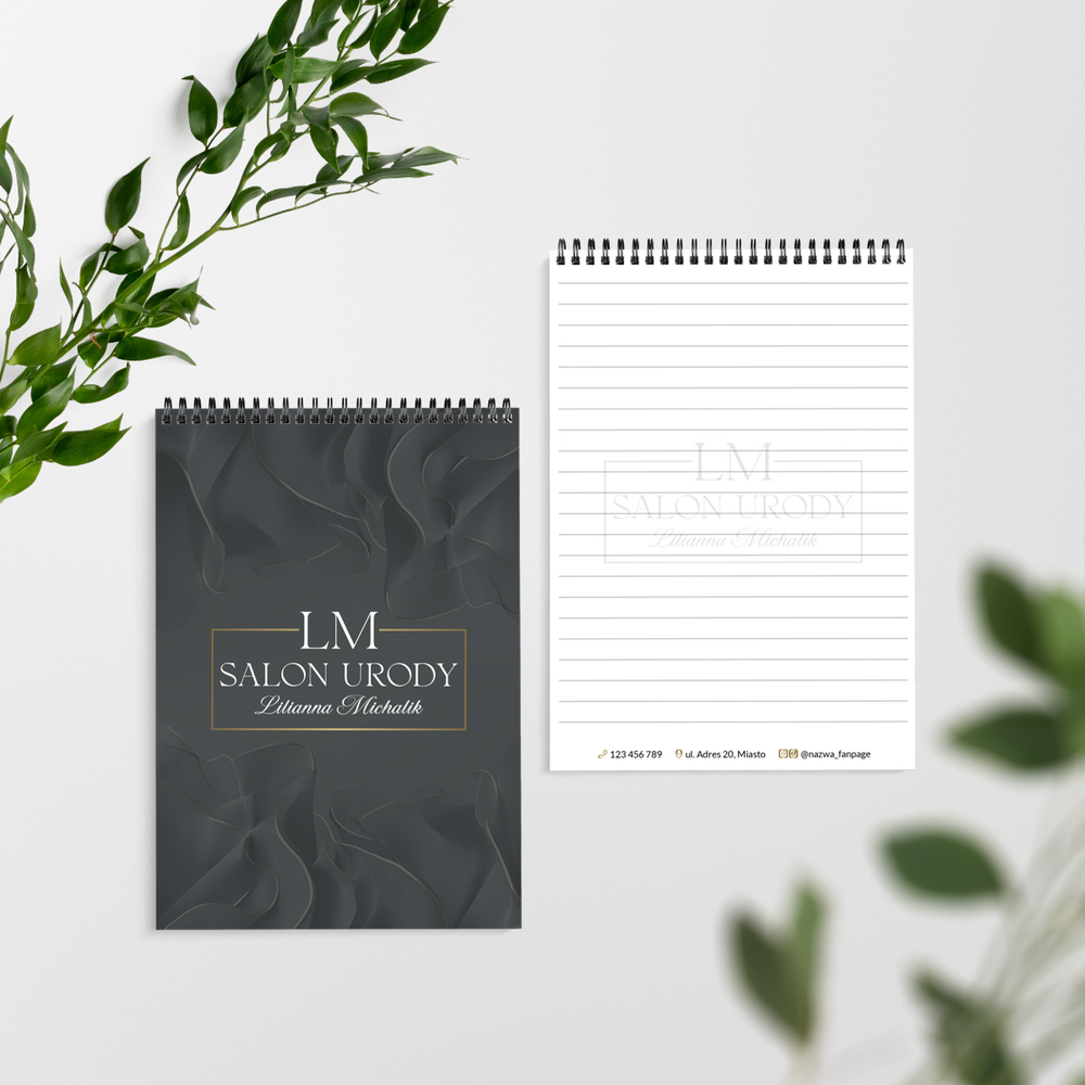 notes z logo firmy do salonu urody złote logo szare tło
