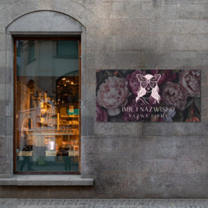 tablica reklamowa z kwiatowym tłem i portretem kobiety