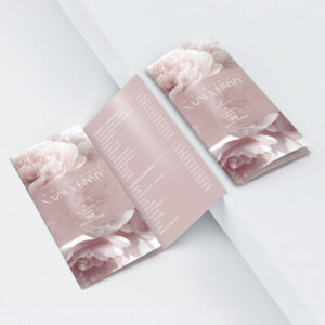 Broszury reklamowe z pastelowo różowymi piwoniami