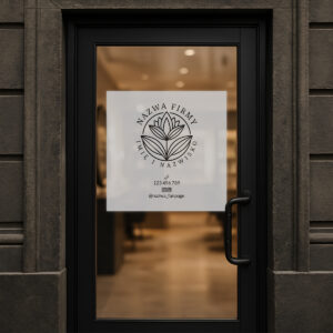 Naklejka na witrynę z nazwą firmy i kwiatem